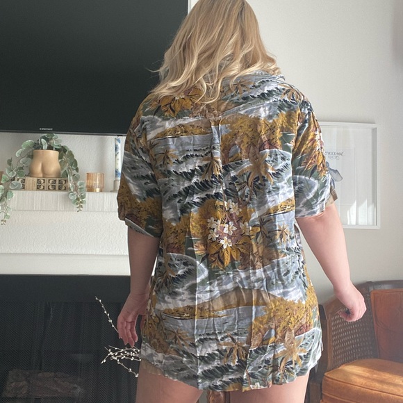 Hawaiian shirt - Picture 3 of 3